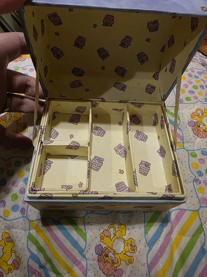 TOYS R US Sticker on Classic Pooh Vintage Y2K Jewelry Box Disney Winnie Pastel - Image 2 of 4