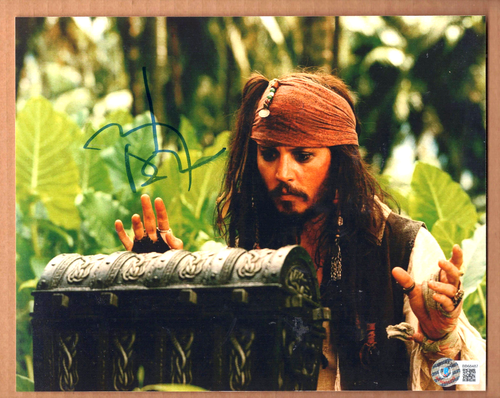 JOHNNY DEPP Signed Pirates of the Caribbean Auto 8x10 Color Photo Beckett π COA - Picture 2 of 3