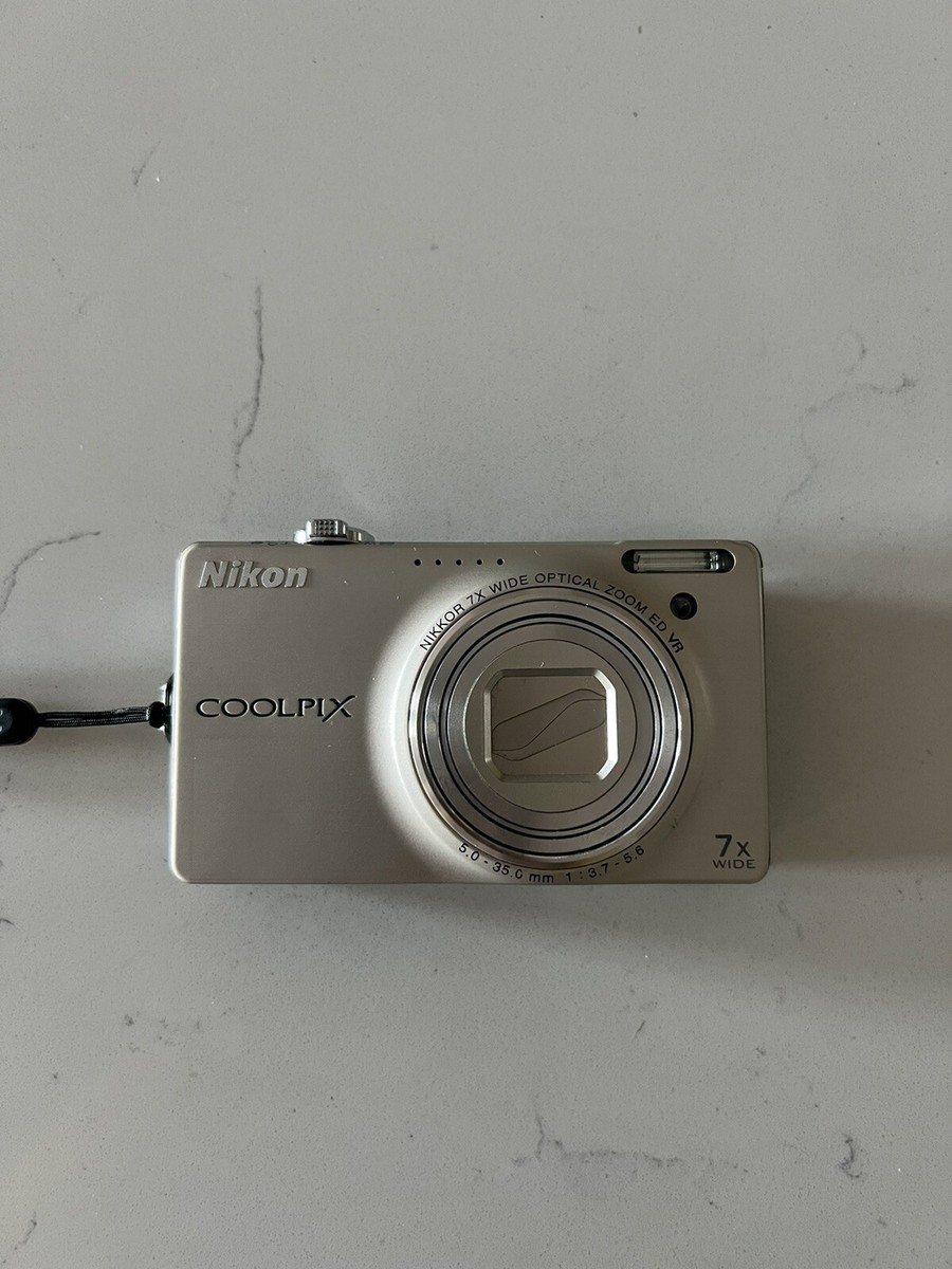 Nikon COOLPIX S6000 14.2MP Digital Camera - Champagne silver