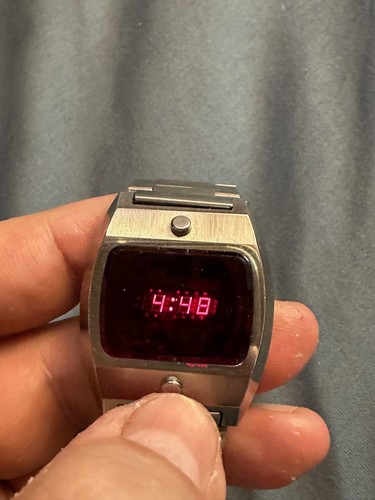 Vintage 70er Stahl Sanyo LED Armbanduhr 1974 seltene Serienn. Magnet Space Age - Bild 2 von 13