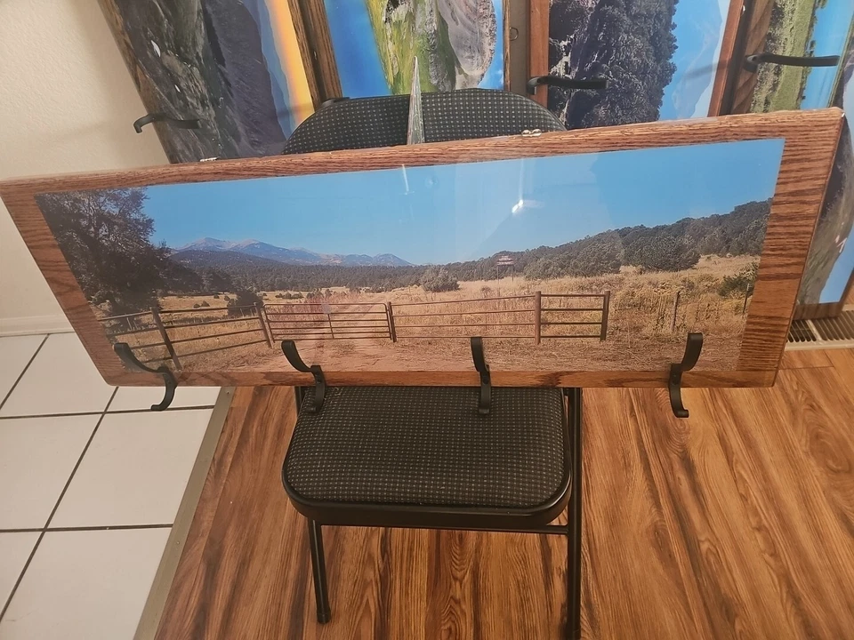 percheros de madera montados en la pared Foto 3 de 3