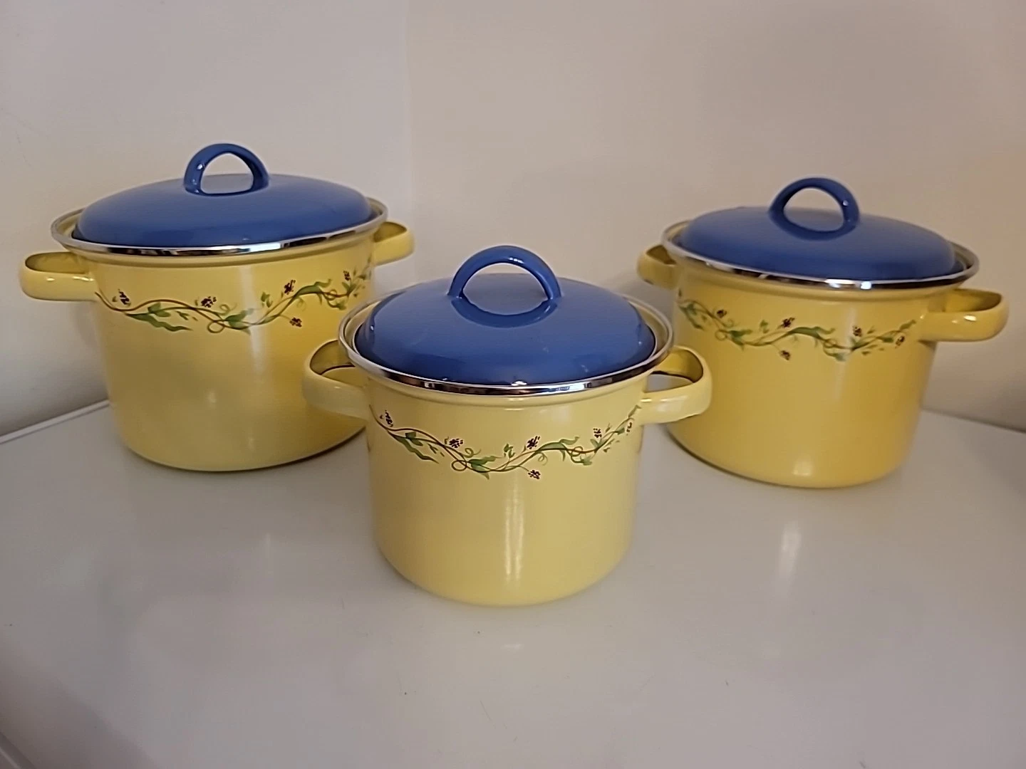 PFALTZGRAFF STOCK POTS ENAMELWARE PISTOULET PATTERN SET OF THREE
