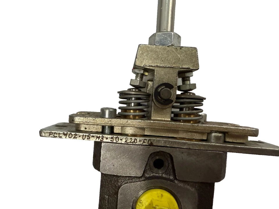 Parker Hydraulic Joystick PCL4 PCL4-02-U-S-H3 PCL402USH3 9/16-18UNF - Image 2 of 3