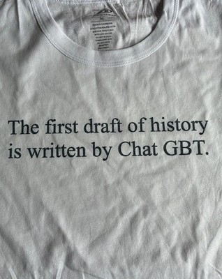 T-Shirt funny ''The 1st draft of history is written by Chat GBT.'' Journalism joke