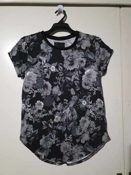 Womens DECJUBA Black Floral Print T-Shirt - Size Small (T83)