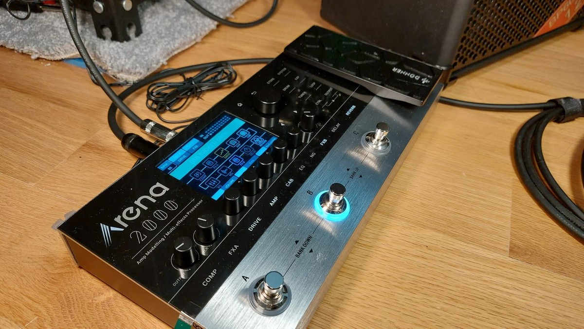Donner Arena 2000 Multi Effects Pedal 100 Effects 80 Amp 50 