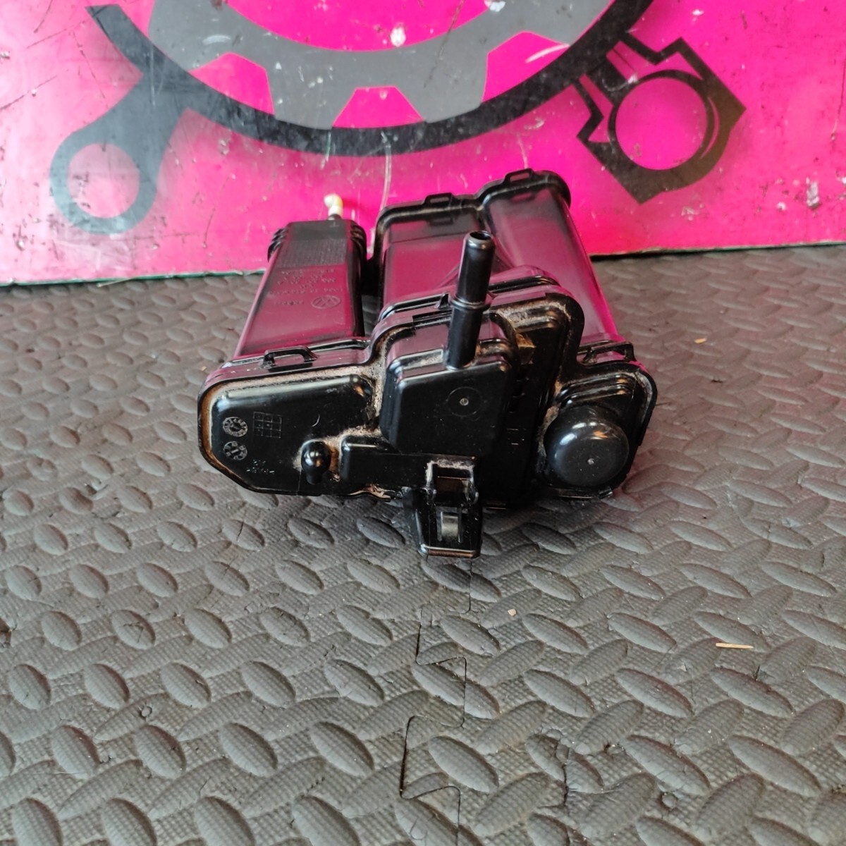 AUDI A1 VW POLO SKODA FABIA SEAT ACTIVATED CHARCOAL CONTAINER