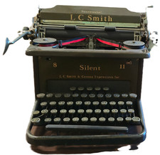 LC SMITH & CORONA SECRETARIAL TYPERWRITER thumbnail
