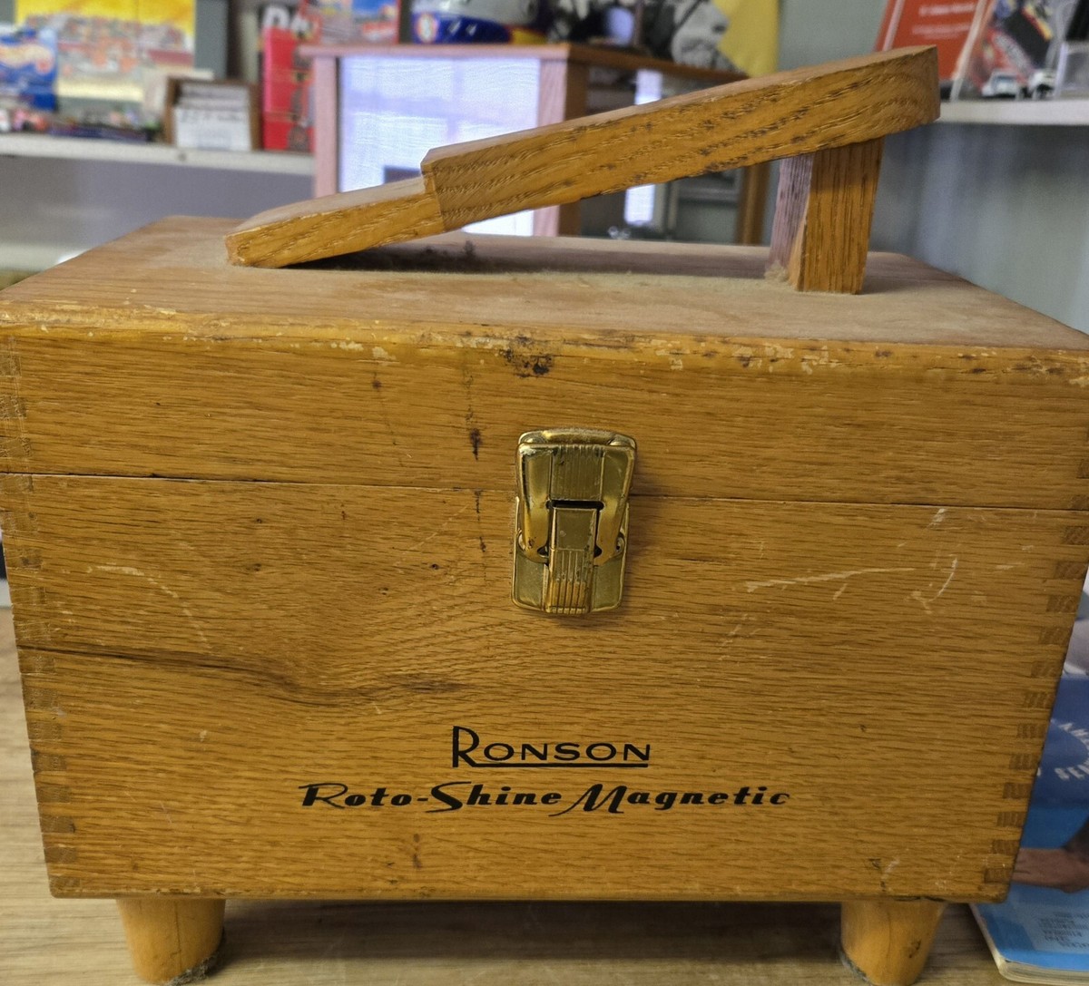 RONSON Roto-Shine Magnetic (SHOE SHINE BOX FULLY LOADED WITH WAX