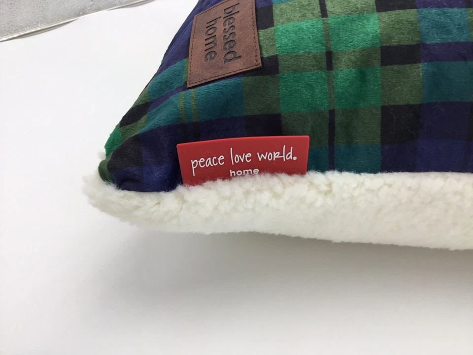 Подушка в клетку Peace Love World 20 x 20 дюймов Harrison с кожаной нашивкой темно-синяя/зеленая - Изображение 4 из 4