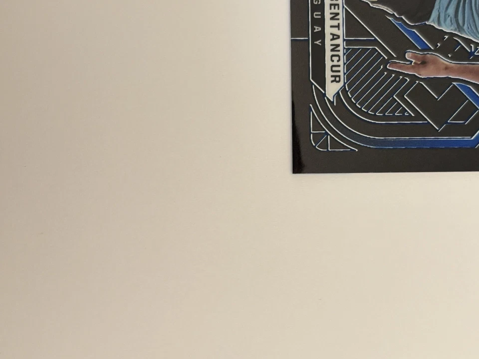 Rodrigo Bentancur 2021-22 Panini Obsidiana/20 Tarjeta Grabada Azul Uruguay Fin de Libro Foto 4 de 4