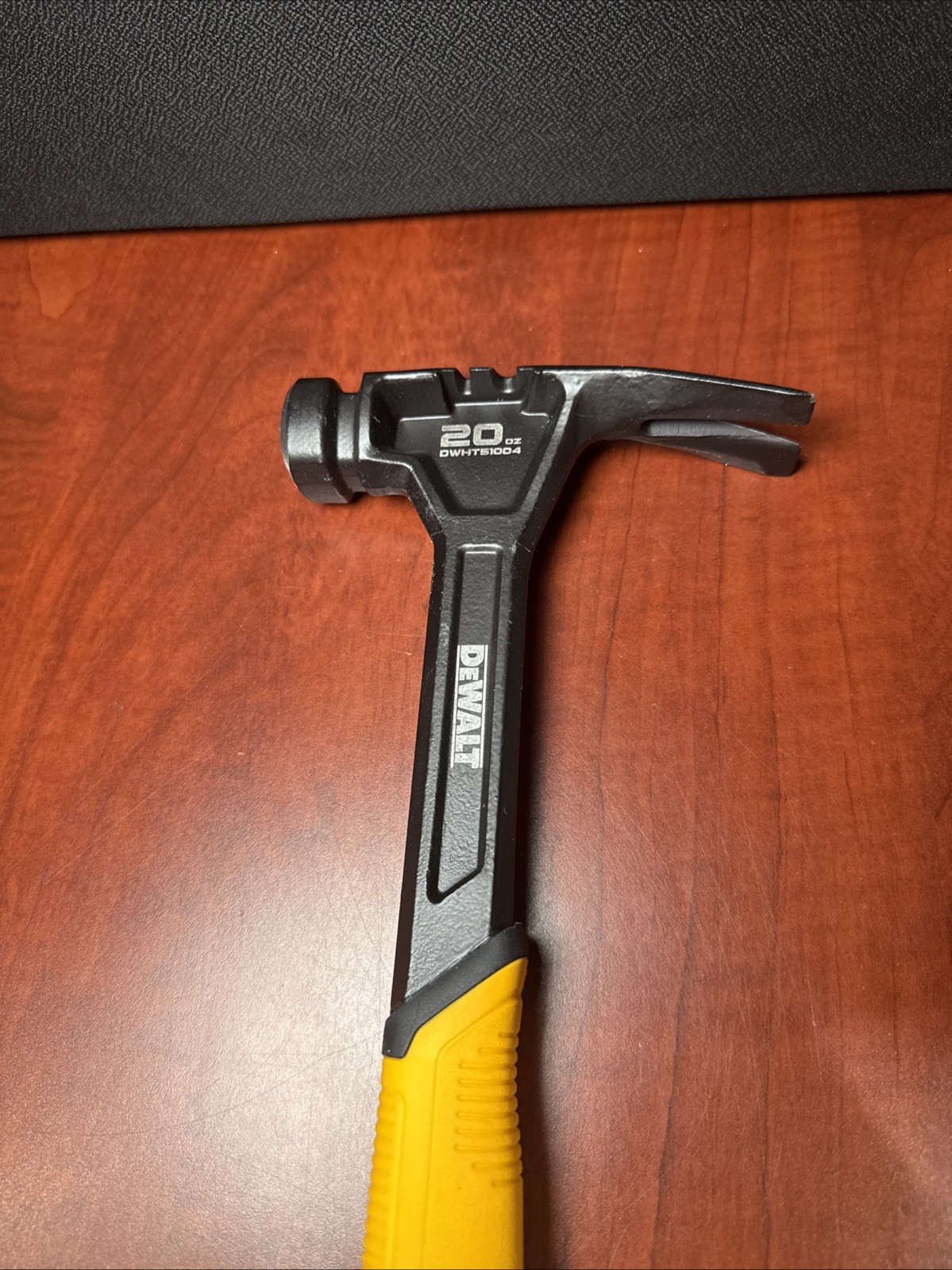DEWALT 20oz Steel Rip Claw Framing Hammer Heavy Duty Nailing Tool (0041)