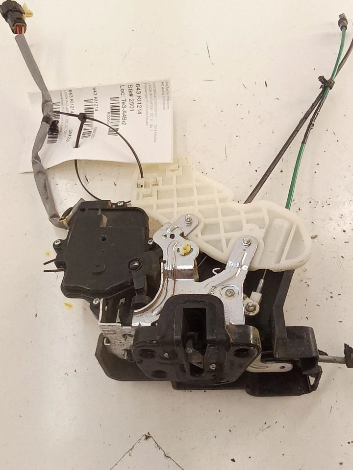 Actuador de bloqueo de puerta delantera derecha pasajero Kia Sedona 2014 probado por fabricante original Foto 3 de 4