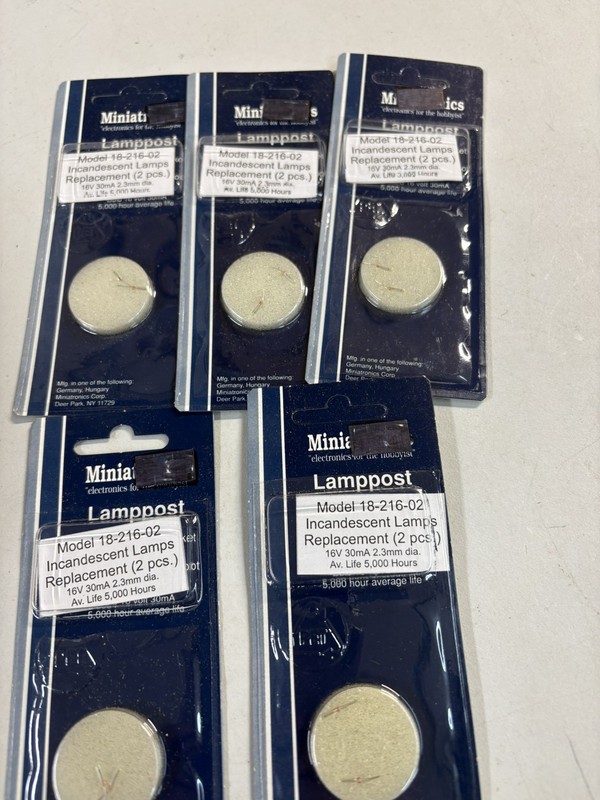 Minitronics Lampost Model 18-516-02, Incandescent lamps, 16v 30mA for trains