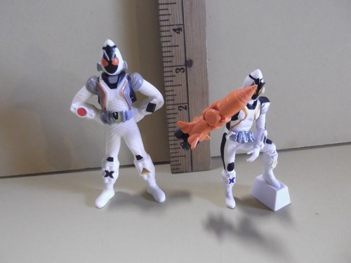 #A874 Unknown Anime 4"in & 3.5"in Masked Pointy Head Figures White Uniform - Afbeelding 1 van 7