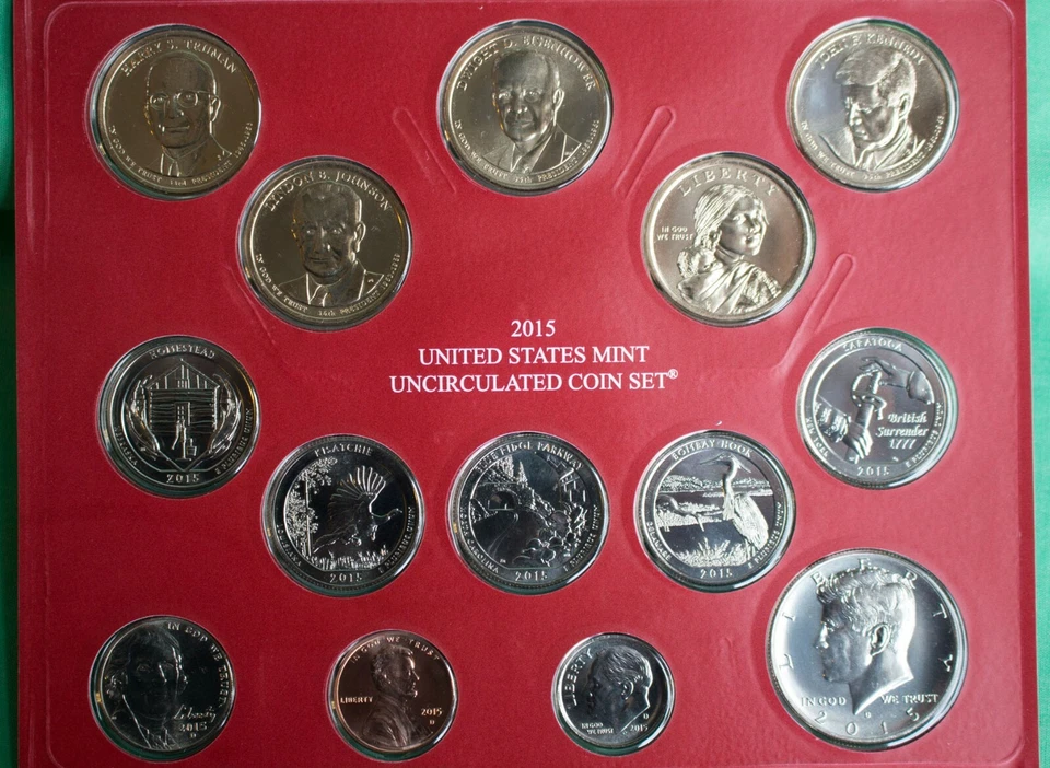 2015 ANNUAL US Mint Uncirculated Coin Set P and D Minted 28 Coins with COA - Image 3 of 4