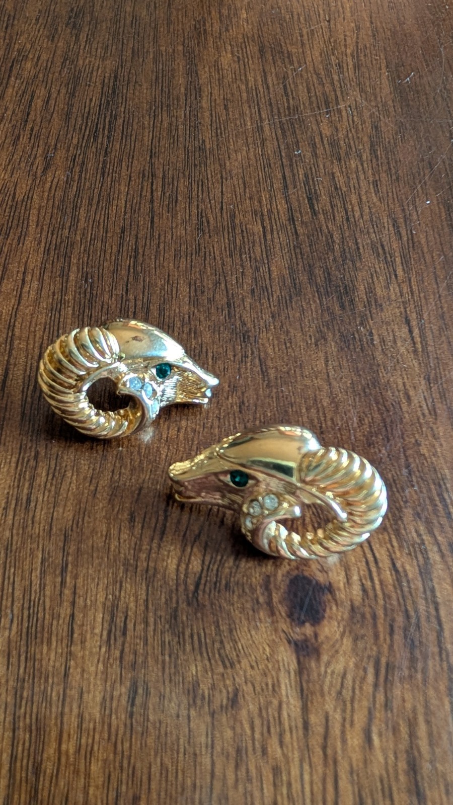 VTG Signed KJL For Avon Rams Head Post Earrings Gold Tone W/Rhinestones J6