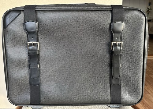 Louis Vuitton Satellite 33 Black Taiga Leather Shoulder Travel Business Bag Auth