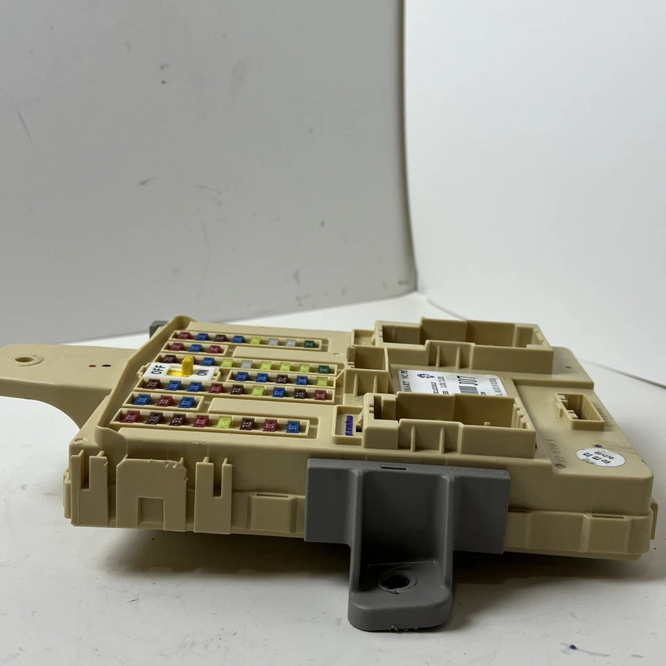 Hyundai Santa Fe XL 2018 cabina relé de fusibles caja de conexiones 81850-B8600 OEM Foto 3 de 4