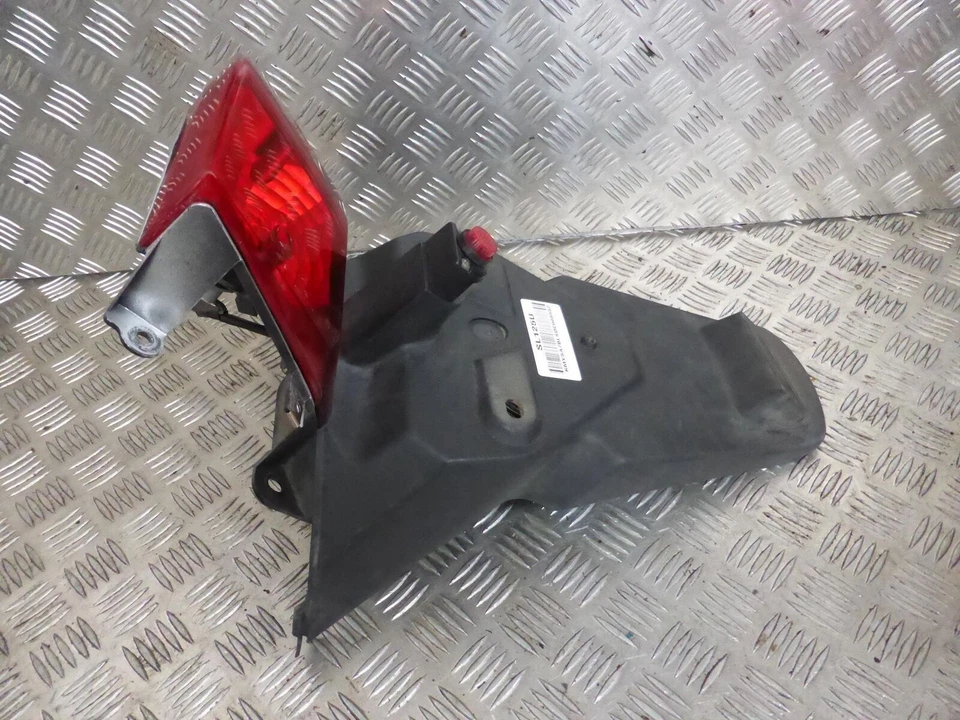 LUZ TRASERA Y MATRÍCULA DAELIM S1 125 2012 Foto 2 de 3