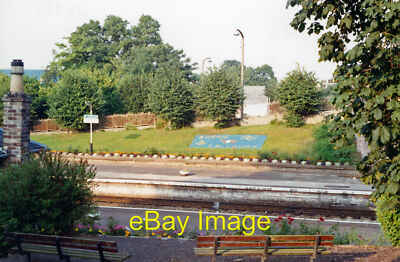 Foto 6x4 Bahnhof Dumfries, Garten 1991 Blick nach Osten, quer zur Up Plattform um 1991