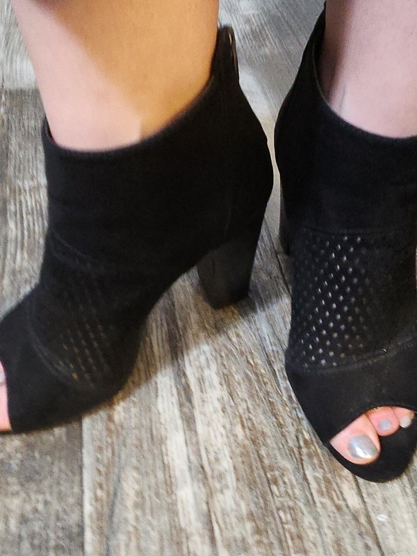 Shoes sandels heels peep toe size 7 zipper in back ankle