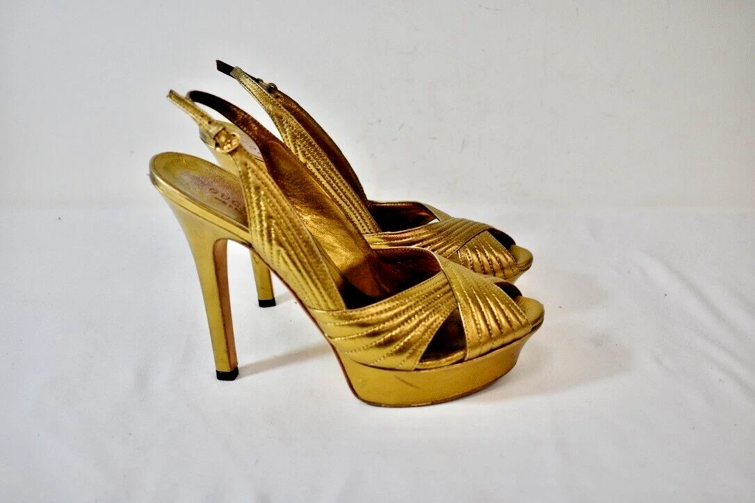 Chaussures Gucci cuir doré bout ouvert pointure 8,5 M en vente pointure