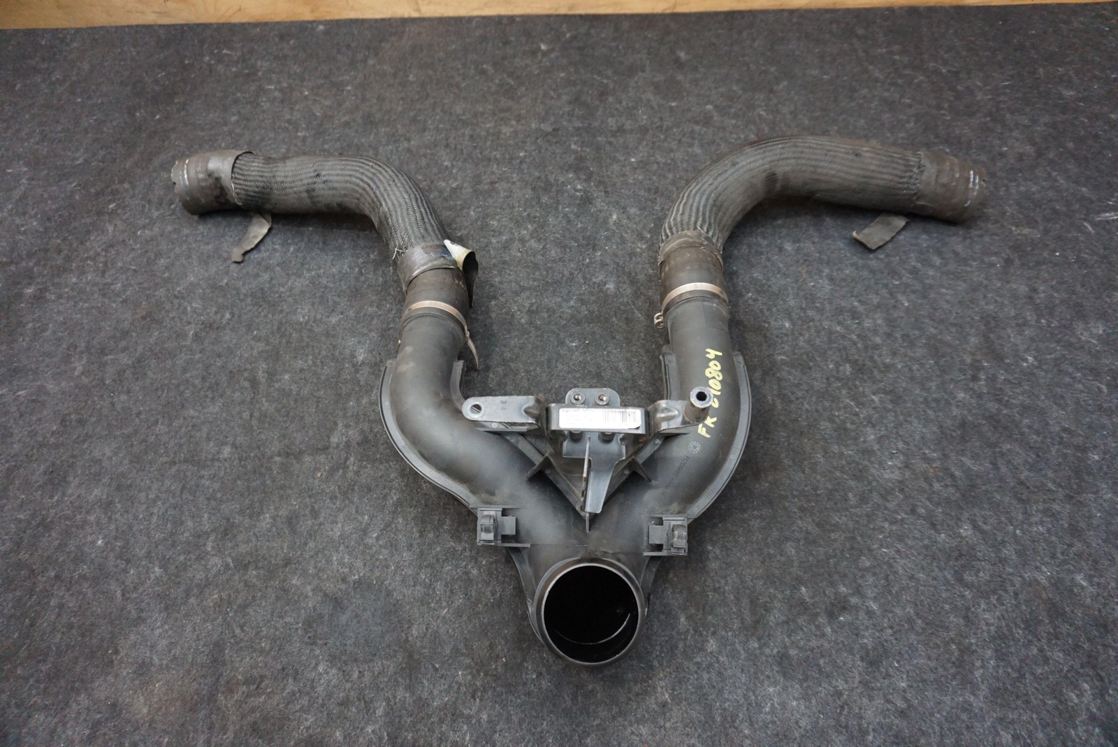 Air Intake Center Hose Cross Pipe Assembly 670001350 Maserati Ghibli M157 14-17+