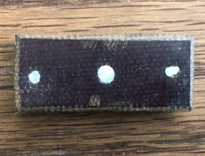 Ancien Jeu de dominos en métal - COMPLET - 28 pièces Dim 1 domino: 3,5 x 1,5 cm. - Photo 3/4