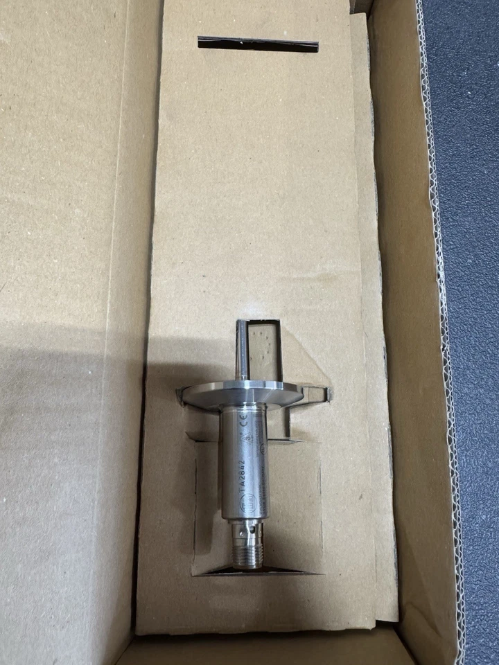 IFM Efector TA2842 Temperature Transmitter TA-150CLEC01- - /US -50 - 200°C - Image 2 of 4