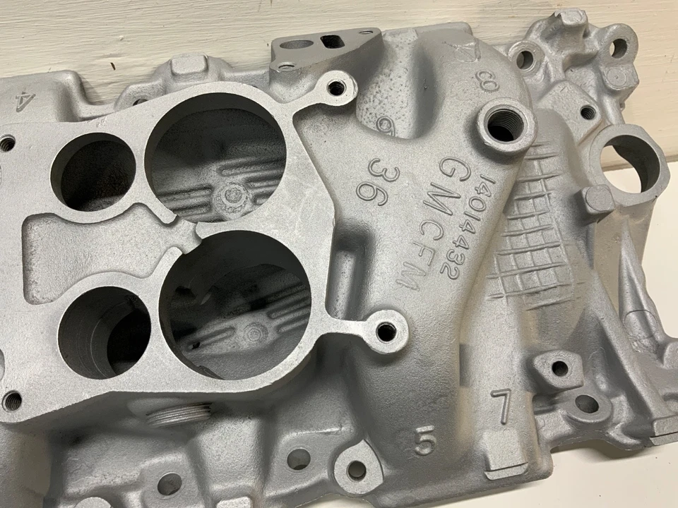 Chevrolet Corvette Camaro 1978-1985 colector de admisión de fábrica V8 350CI 14014432 Foto 2 de 4