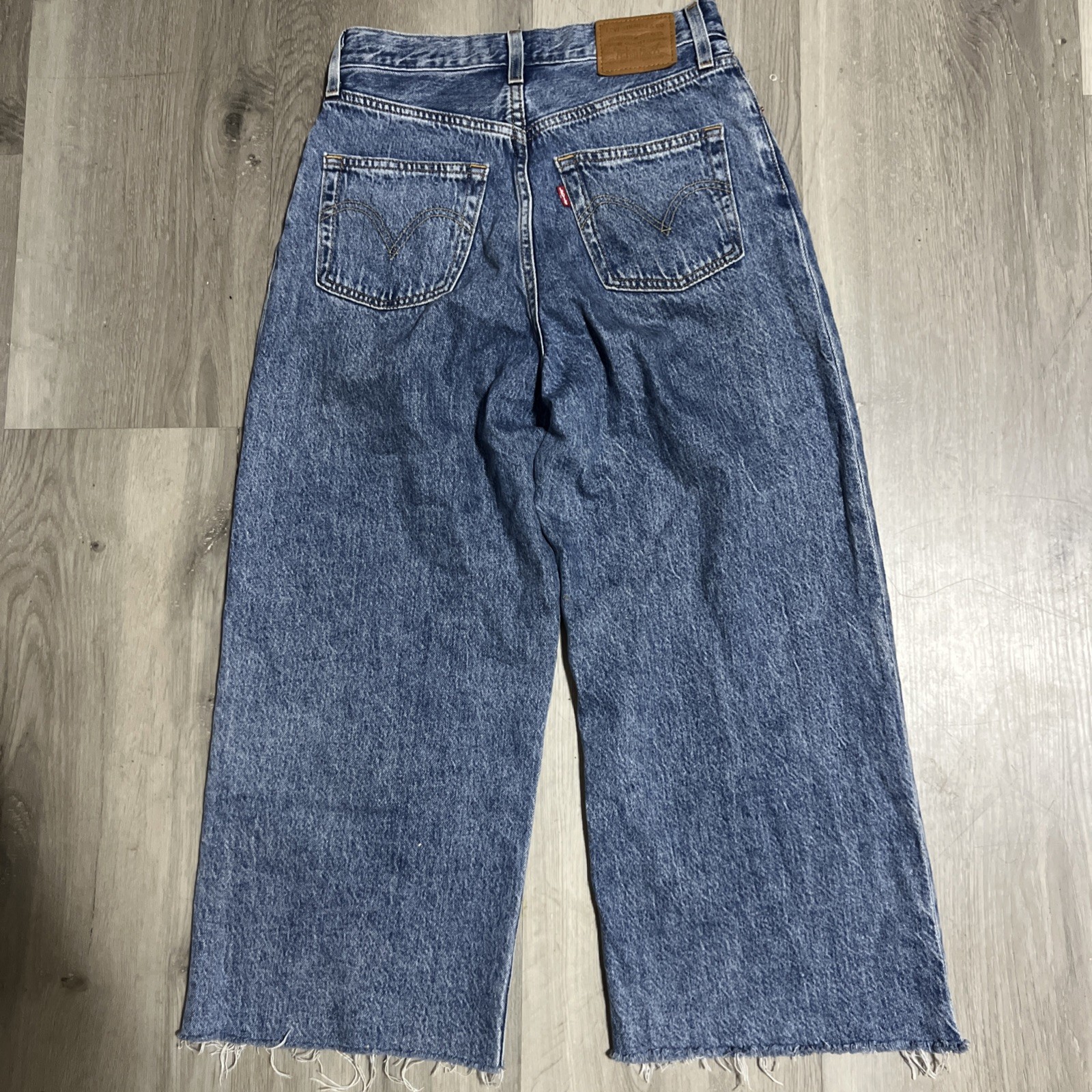 Levi’s Jeans Womens Size 25 (25x23) Blue BIG E Ribcage Pleated Crop Wide Leg EUC image 3