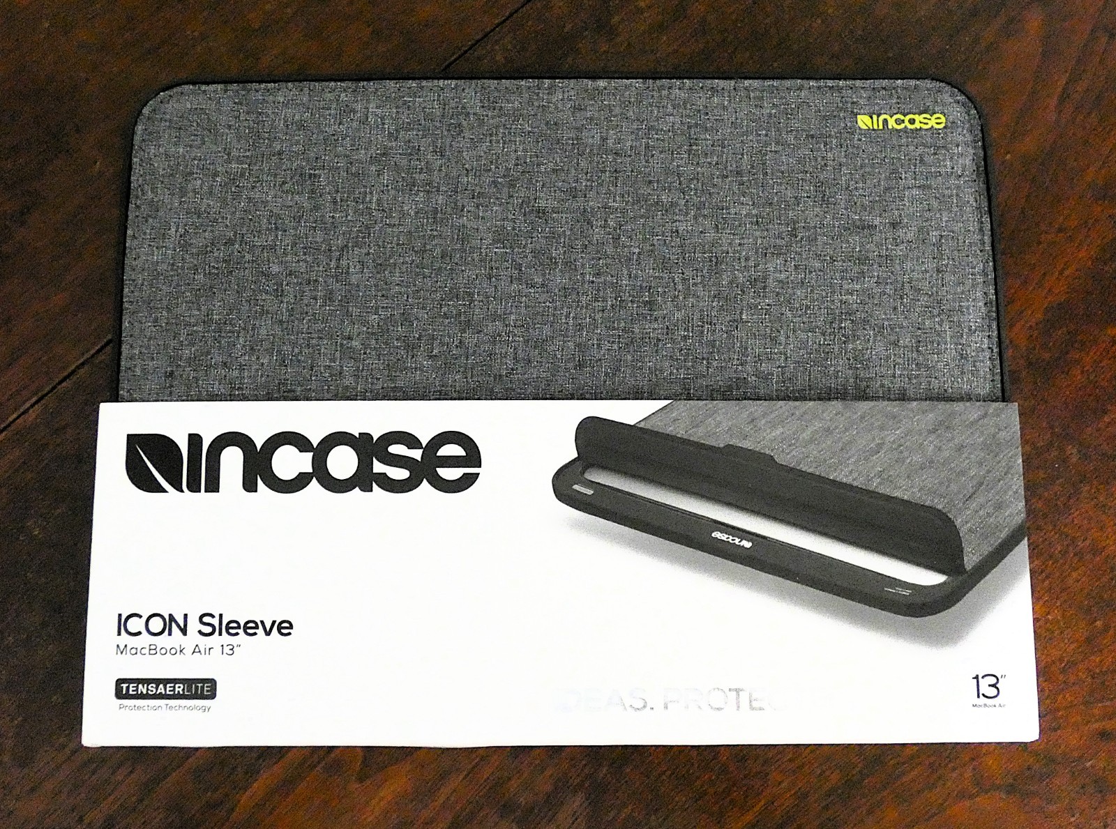 Incase ICON Sleeve for 13 inch MacBook Pro & Air Graphite Tensaerlite NEW FS!