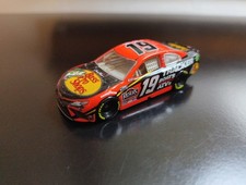 USED 1/64 NASCAR 2021 MARTIN TRUEX JR BASS PRO SHOPS NASCAR AUTHENTICS DAMAGED