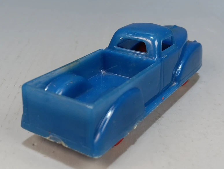 Camioneta pickup vintage de plástico duro Renwal Products No. 62 - Azul y rojo Foto 3 de 4