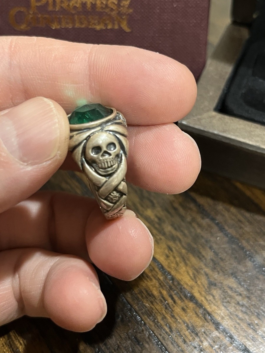 Disney Pirates Of The Caribbean Noble Collection Green Skull Ring