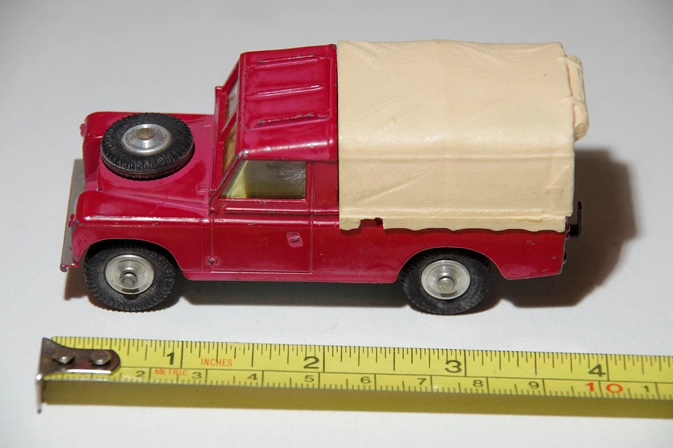 Corgi 109" WB Red Land Rover With Canopy Played With Condition No Box Die Cast - Image 2 of 4