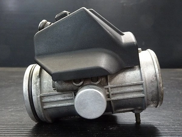 Conjunto de admisión de inyección de combustible lado derecho carrocería del acelerador OEM BMW R850R Foto 4 de 4