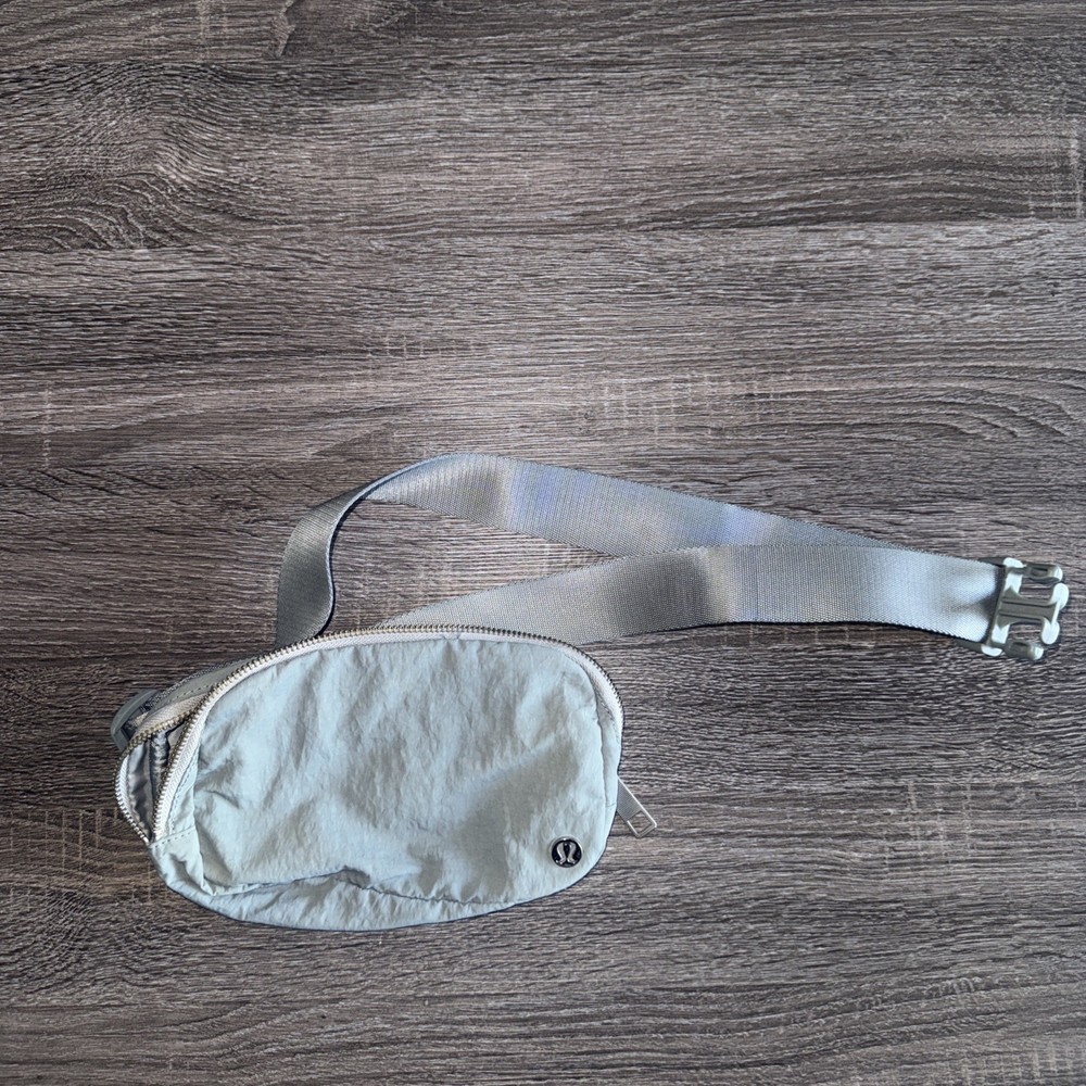 Lululemon Infinite Loop Belt Bag in Dark Grey