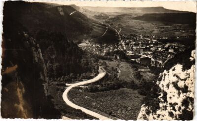 AK Poligny - Gesamtansicht und Route de Chamolle FRANKREICH (1043640)