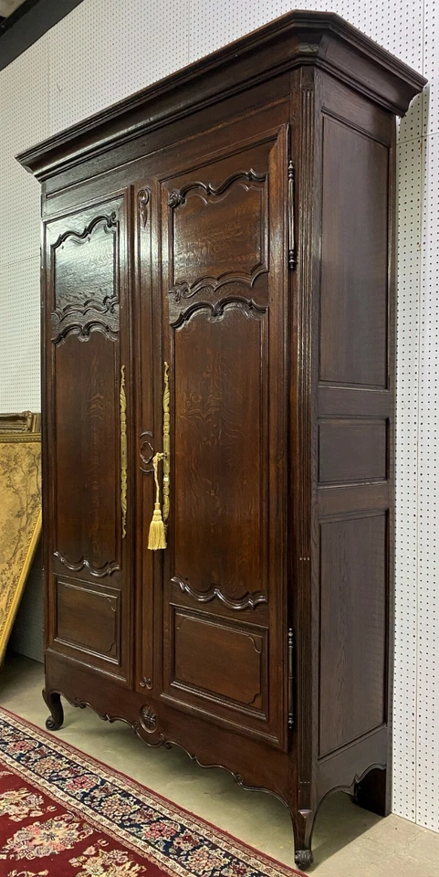 Armário de casamento antigo esculpido em carvalho francês da Normandia por volta de 1780 - Imagem 4 de 4