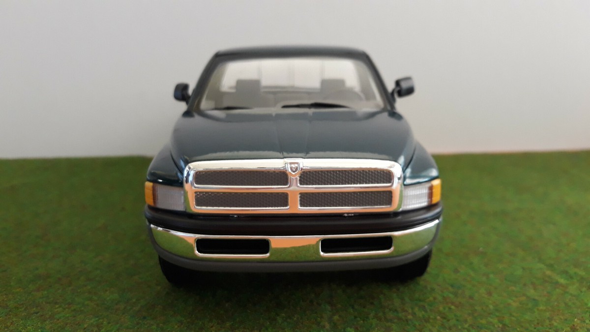 DODGE RAM 2500 SLT PICK UP 1/18 AMERICAN MUSCLE ERTL 7729