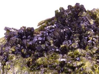 Top Epidote - Castener de les Olles, Tremp, Lleida, Spain / 8 x 6.5 x 5cm - 337g