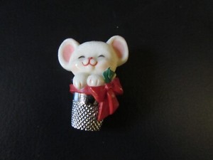 Viintage 1983 Hallmark Christmas Pin Mouse in Thimble