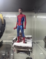 Hot Toys Spider-Man No Way Home Deluxe MMS680 Red and Blue Suit