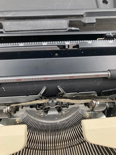 Sears The Achiever Portable Manual Typewriter With Hard Case # 268.52500 - Picture 7 of 14