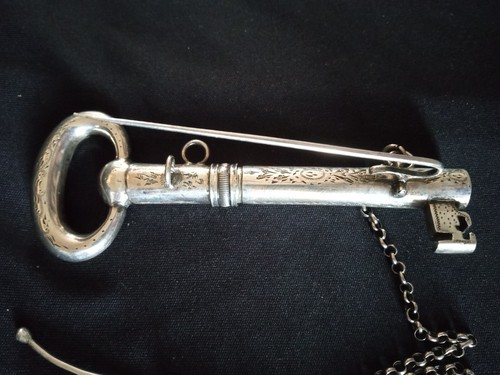 KEY CHATELAINE Biedermeier Silver Needle case brooch jasseron chain c1850 - Picture 3 of 6