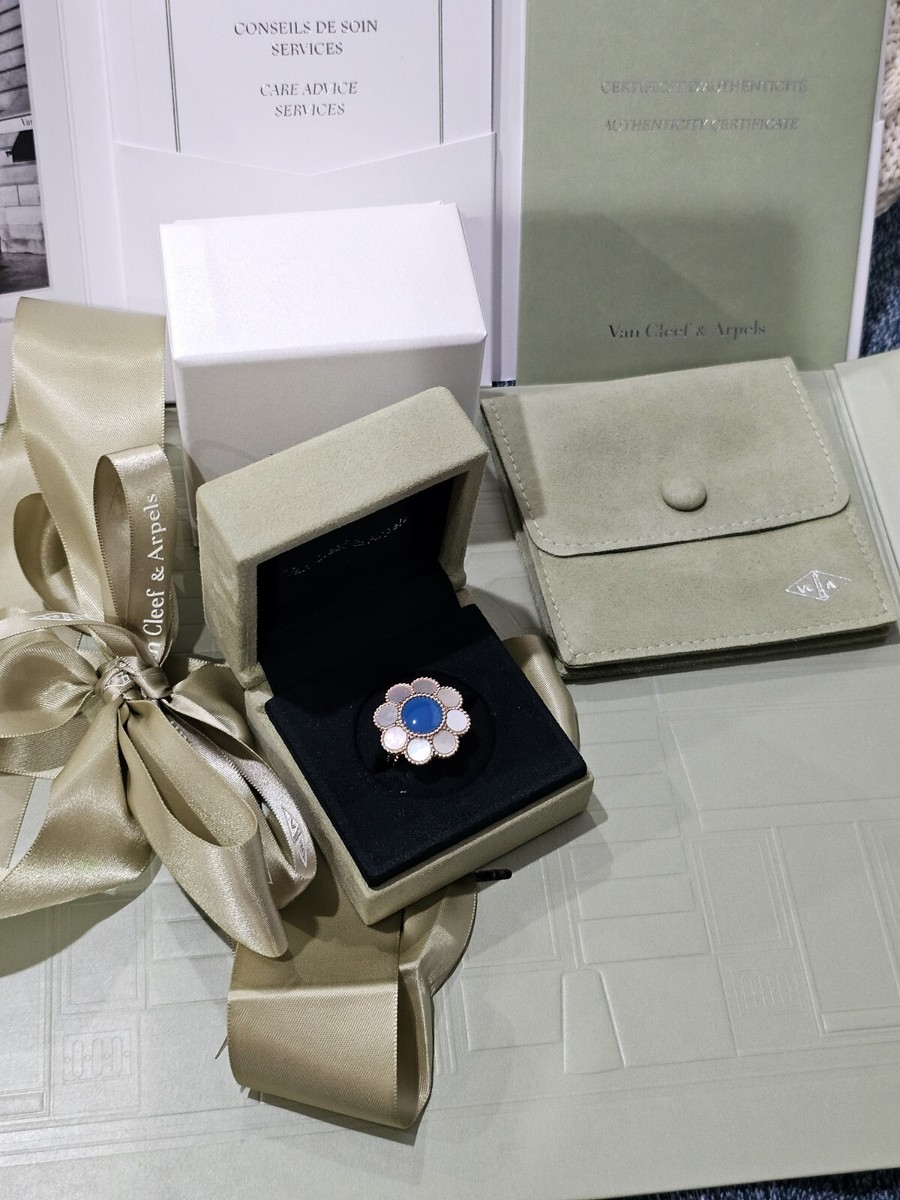 Van Cleef & Arpels Ring 18K Gold, Agate Mother of Pearl Size