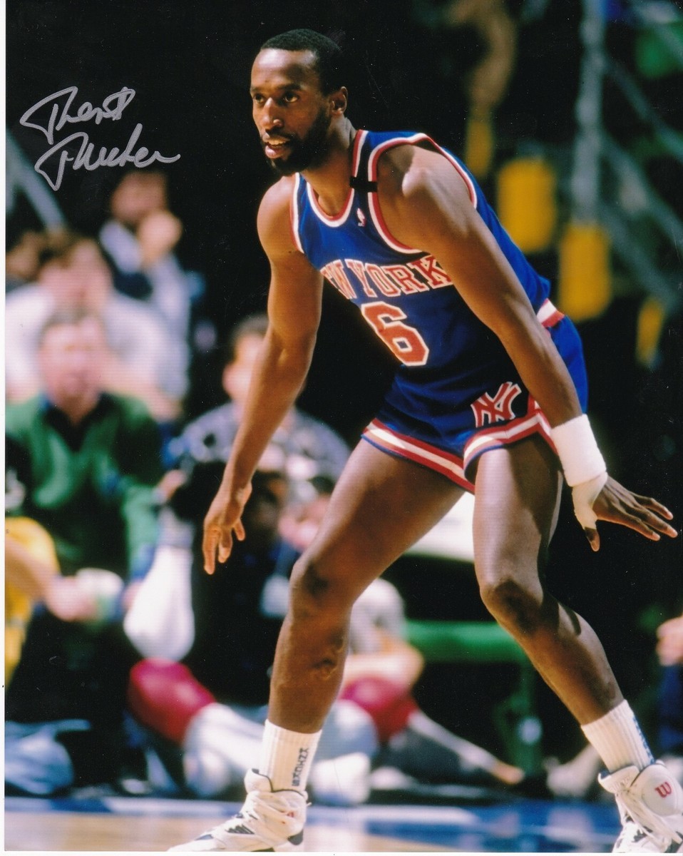 TRENT TUCKER NEW YORK KNICKS ACTION SIGNED 8x10