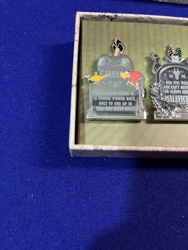 Набор злодеев Disney Parks Exclusive Haunted Mansion Fearly Departed LE 5 значков - Изображение 2 из 4